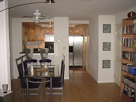 Huge 914 sq ft 1BD/2BA Luxury Townhome in San Diego, CA (Photo 2 of 6)
