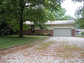 Ranch w/ full basement, garage and more in New Albany, OH