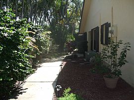Attractive & Spacious Townhome in Delray Beach, FL (Photo 2 of 3)