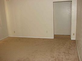 Beautiful Home. 4Bd/2Bath. New rehab in Peoria, AZ (Photo 4 of 5)