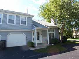 Dramatic vaulted ceiling & fireplace! in Streamwood, IL