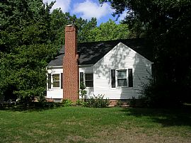 Beautiful Bay Village Home on Juneway Dr in Bay Village, OH (Photo 2 of 3)