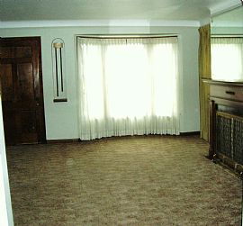 Spacious Clean Westpark Bungalow in Cleveland, OH (Photo 3 of 6)