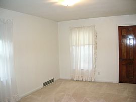 Spacious Clean Westpark Bungalow in Cleveland, OH (Photo 5 of 6)