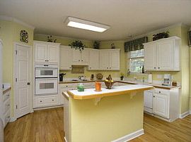 Below Market Rent for Executive Home  in Huntersville, NC (Photo 5 of 6)