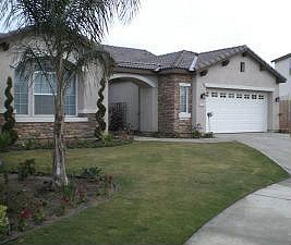 Single Family Residence w/ large backyar in Bakersfield, CA