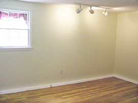 Beautiful Sunny Apartment in Mhead in Marblehead, MA (Photo 2 of 6)