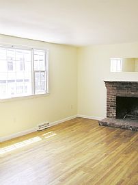 Beautiful Sunny Apartment in Mhead in Marblehead, MA (Photo 3 of 6)