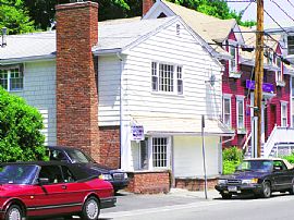 Beautiful Sunny Apartment in Mhead in Marblehead, MA