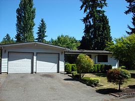 clean-light and bright-Kirkland in Kingsgate, WA