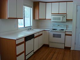 clean-light and bright-Kirkland in Kingsgate, WA (Photo 2 of 6)