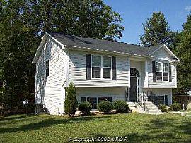 Single Family Home in Gated Community in Ruther Glen, VA (Photo 2 of 4)