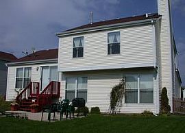 Beautiful 3 br 2 ba mins to I-55/355 in Bolingbrook, IL (Photo 2 of 2)