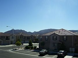 Spacious Townhome w/Mountain View in Henderson, NV (Photo 5 of 6)