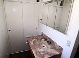 This is a charming 3 bedroom 2 bath hous in Fillmore, CA (Photo 6 of 6)