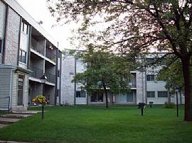 First Floor unit-708 Sq Ft-pool, patio in Bloomington, MN