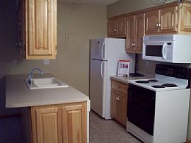 First Floor unit-708 Sq Ft-pool, patio in Bloomington, MN (Photo 2 of 6)