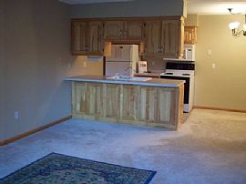 First Floor unit-708 Sq Ft-pool, patio in Bloomington, MN (Photo 3 of 6)