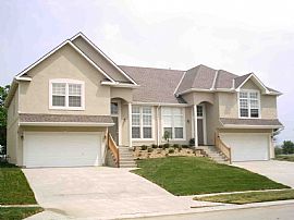 Huge Brand New Twin Homes in Gardner, KS (Photo 4 of 4)