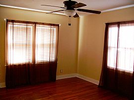 2bed/1bath Bungalow in Historic Kenwood in Saint Petersburg, FL (Photo 4 of 6)