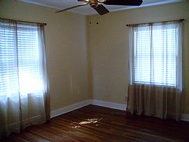 2bed/1bath Bungalow in Historic Kenwood in Saint Petersburg, FL (Photo 5 of 6)