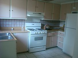 $1,400.00 a month- Townhouse in Carson-  in Carson, CA (Photo 2 of 4)