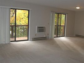 Spacious condo, great for roomates in Norwalk, CT (Photo 4 of 6)