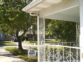 VERY NICE HOUSE FOR RENT  in Tampa, FL (Photo 2 of 6)