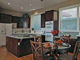 Bull Mountain - Spacious with Views! in Tigard, OR (Photo 3 of 4)