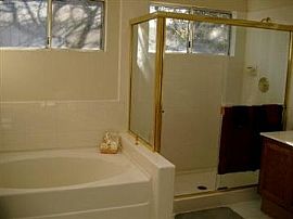 Spacious 4 bed 3 bath home for rent  in Antelope, CA (Photo 6 of 6)