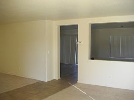 Nice, practical house in Las Vegas, NV (Photo 2 of 4)