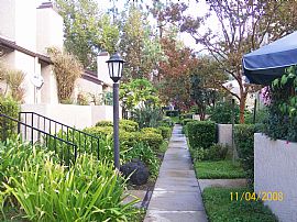 LARGE TWNHOUSE 3BR 3BTH 2CAR GARAGE in West Covina, CA (Photo 2 of 6)