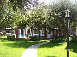 LARGE TWNHOUSE 3BR 3BTH 2CAR GARAGE in West Covina, CA (Photo 3 of 6)