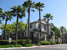 3br tri-level townhome in Wateridge in San Diego, CA (Photo 4 of 4)