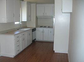 $1290-Great 3br house in Land Park Area in Sacramento, CA (Photo 2 of 2)