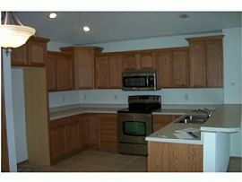 Townhome - Rent with Purchase Option in Ankeny, IA (Photo 3 of 4)
