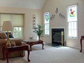 East Side St. Charles Luxurious Townhous in Saint Charles, IL (Photo 5 of 6)