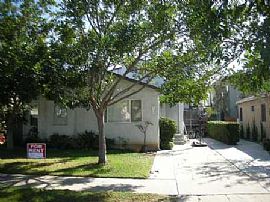 Tri-Level 2 BR, 3 1/2 Baths w/Bonus Room in Pacific Beach, CA