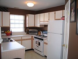 SPACIOUS 2BR CONDO W/1CAR GAR! in Crystal Lake, IL (Photo 2 of 6)