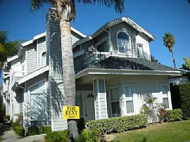 Adorable Townhome in North Pacific Beach in Pacific Beach, CA (Photo 2 of 2)