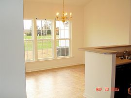 Spacious Townhome in GREAT location in Mauldin, SC (Photo 2 of 4)