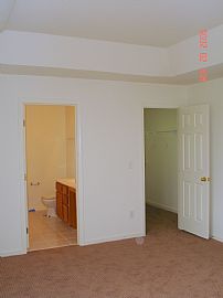 Spacious Townhome in GREAT location in Mauldin, SC (Photo 4 of 4)