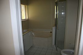 Spacious, clean 3/2 1/2 Towhome in Plantation, FL (Photo 4 of 6)