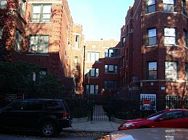 DUPLEX 3 BDR/2 BATH ONE BLOCK FROM LAKE  in Lakeview, IL (Photo 2 of 4)