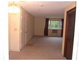 2 Bedroom 1 Bath 3rd floor Condo in Clinton, MA