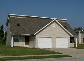 Spacious 3 Bedroom Townhome with Skylight and  Vaulted Ceilings in Willard, MO