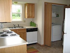 Spacious 3 Bedroom Townhome with Skylight and  Vaulted Ceilings in Willard, MO (Photo 5 of 5)