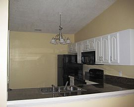 2/2 Winter Park Villa with garage in Winter Park, FL (Photo 3 of 6)