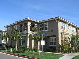 Adorable 2 Bed/2Bath Townhouse, Valenica in Valencia, CA
