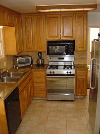 Beautiful 3 br + Office 2 Ba Hardwood in San Diego, CA (Photo 3 of 6)